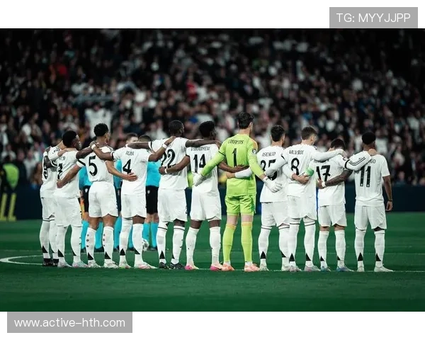 足球百年豪门传奇球星盘点及其在足坛的辉煌成就